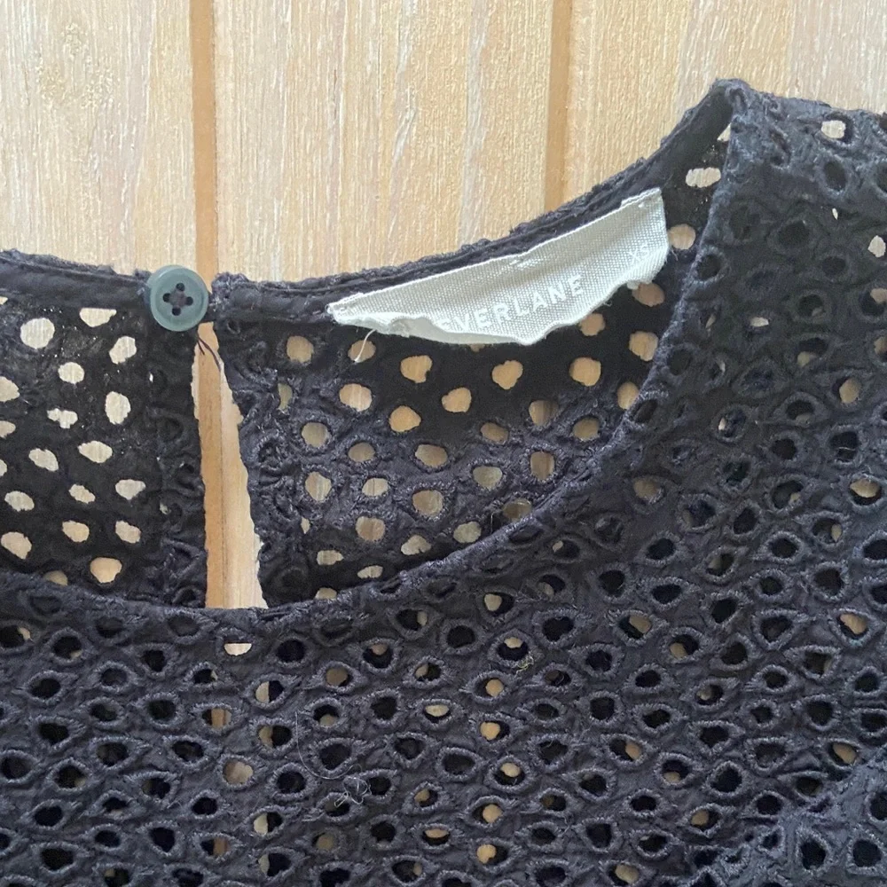 Everlane Eyelet Lantern Top | xs
